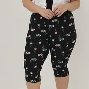 🆕️🍒CHERRY PEDAL PUSHERS CAPRI LEGGINGS🍒